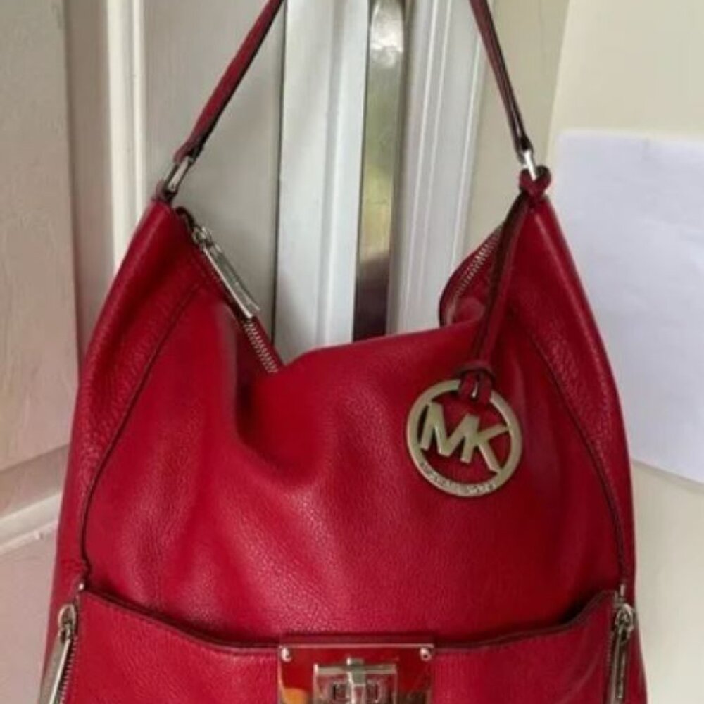 EUC Michael Kors Sloan Pebble Leather Shoulder bag